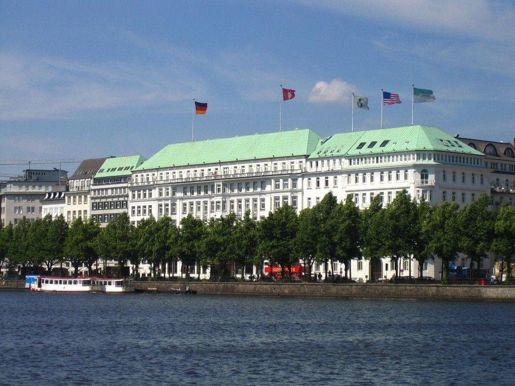 Fairmont Hotel Vier Jahreszeiten Ansicht 2