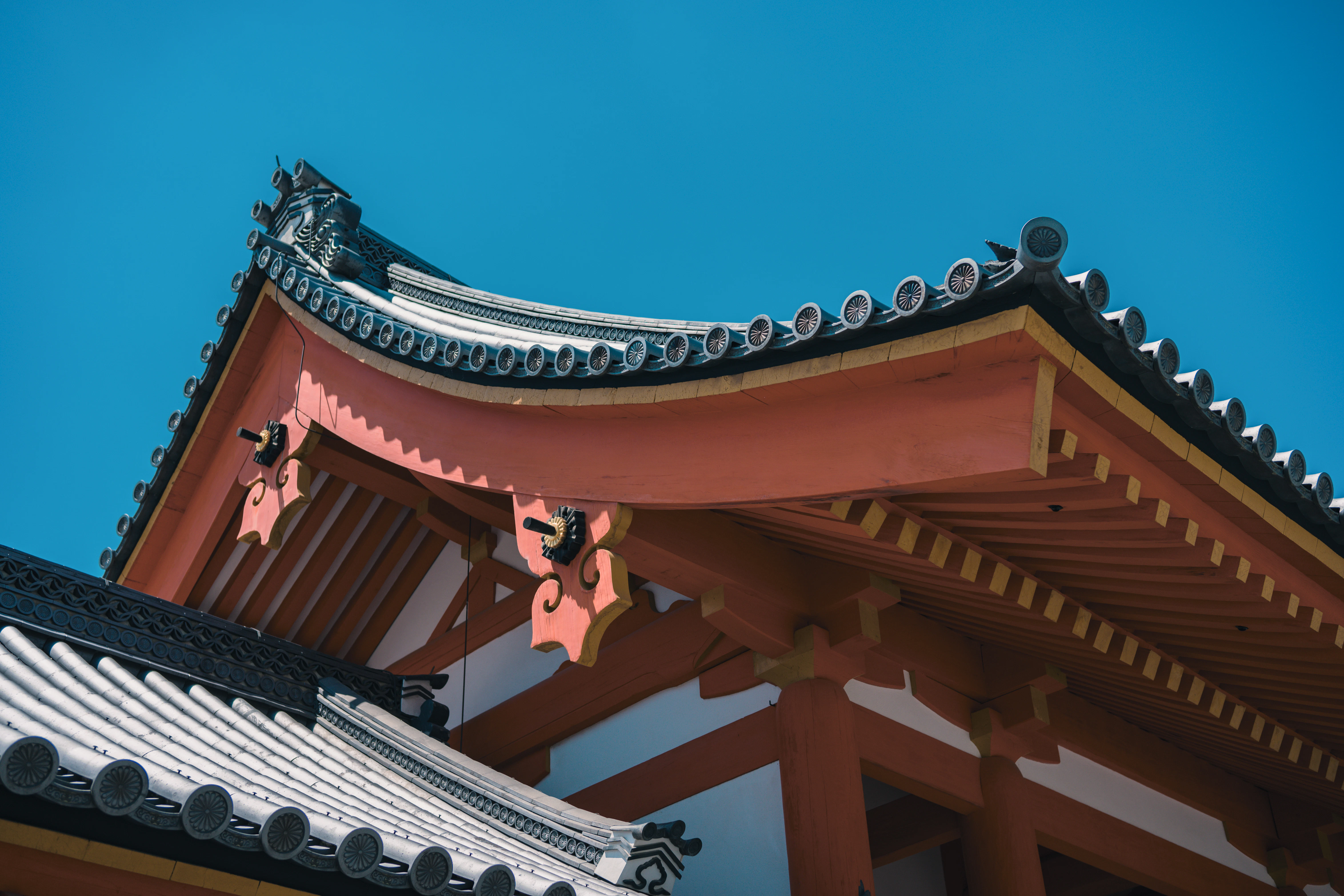 the roof of a building with a blue sky in the background