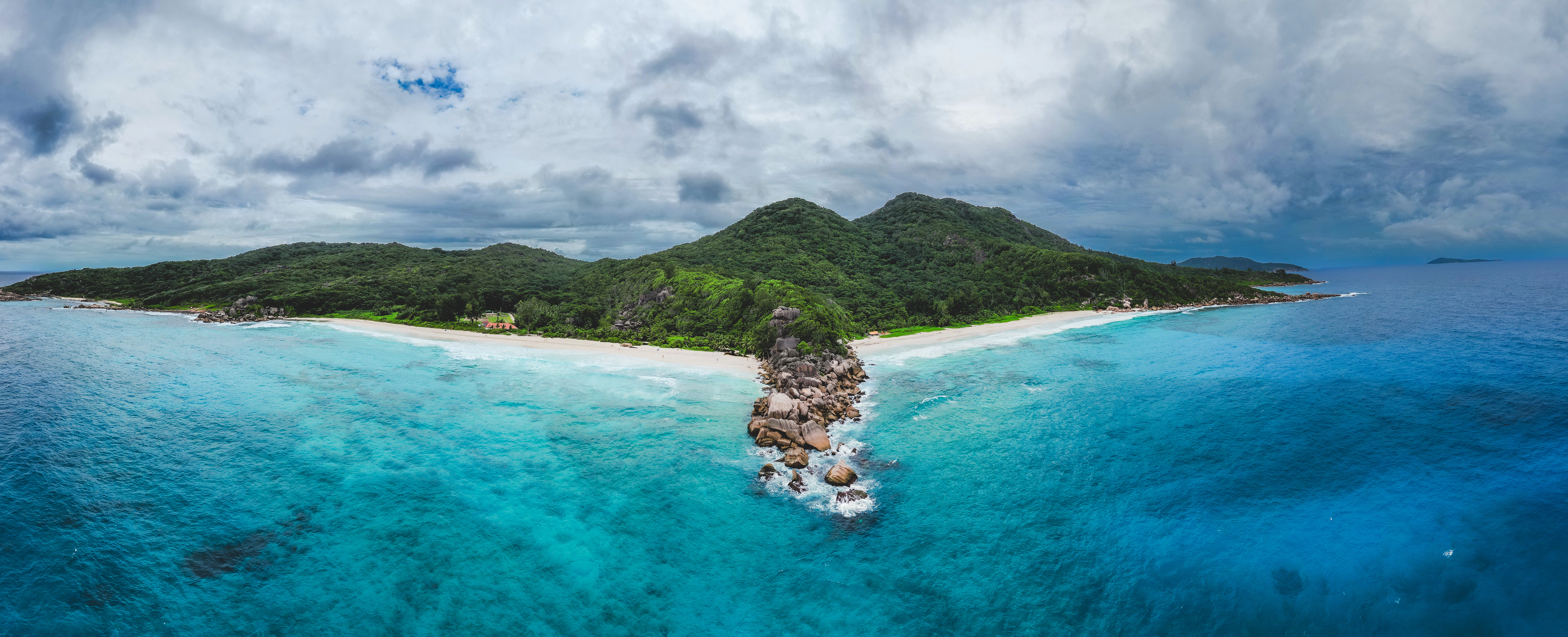 An island in the middle of the ocean